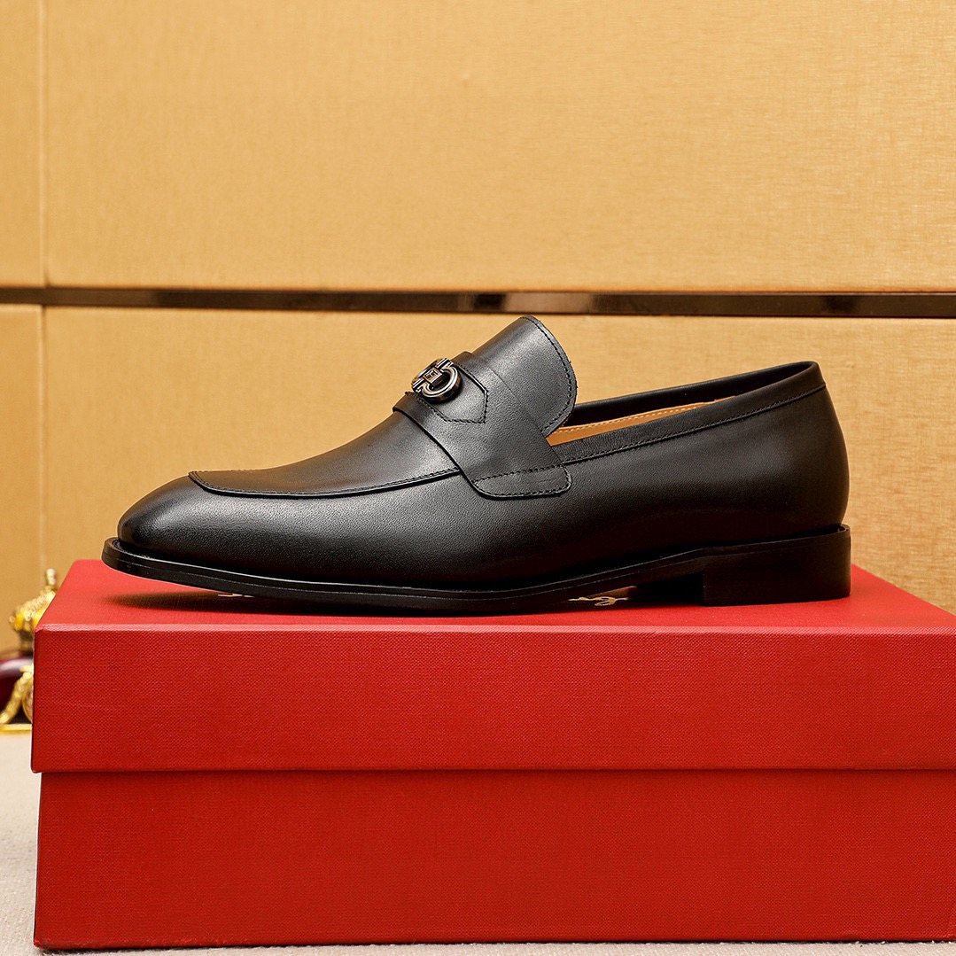 Ferragamo Black Metal Hardware Loafers